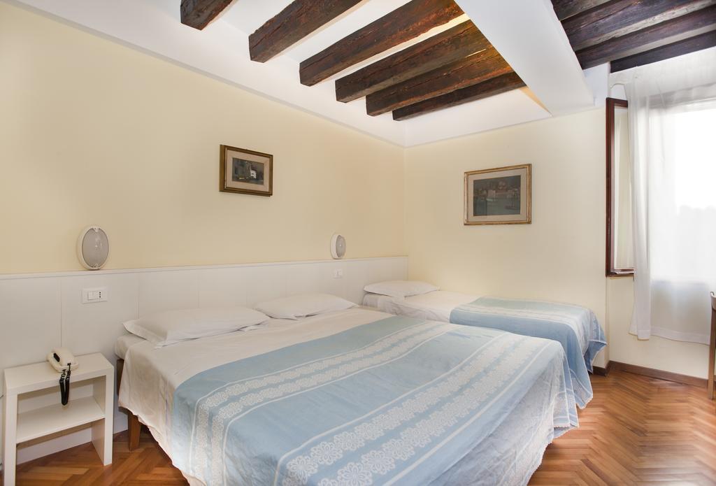 Hotel San Fantin Venedig Zimmer foto